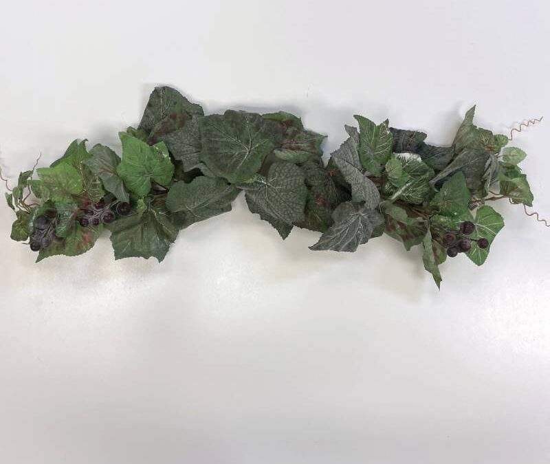26″ Grape Leaf Swag w/Grapes