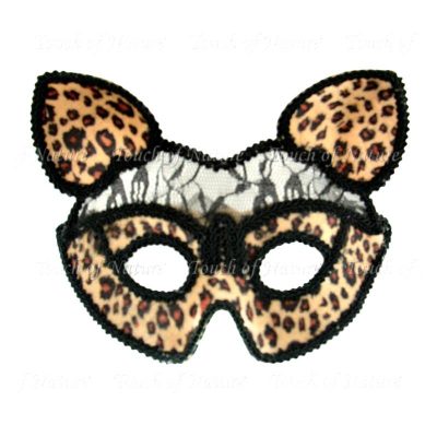 Wear this cuLeopard Print Half Mask with black lace and cupped ears 