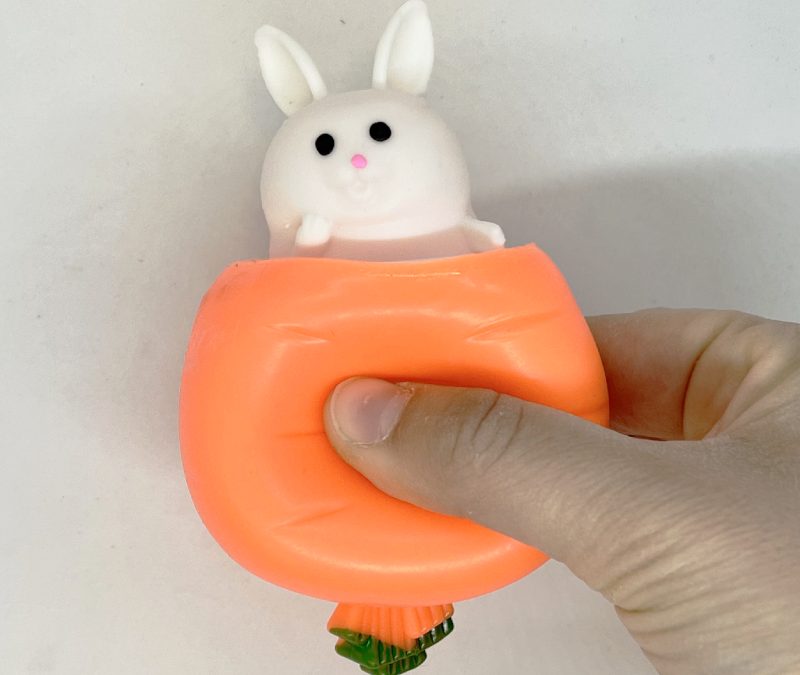 2.5″ Rubber Pop-up Bunny in Carrot
