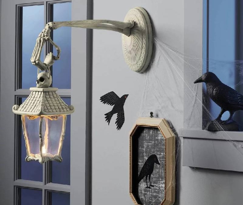 17″ Plastic Skeleton Arm Lantern w Light